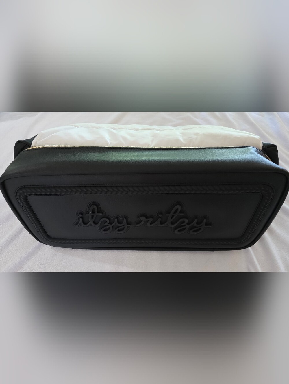 Itzy Ritzy Weekender Bag. - Picture 10 of 15